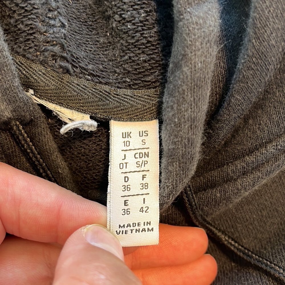 Black cropped Adidas hoodie - Picture 2 of 5